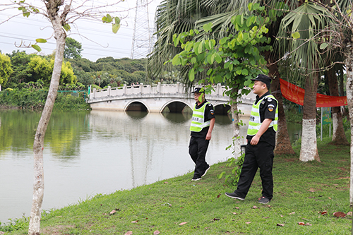 1【标题】城管分局守护平安假期.JPG