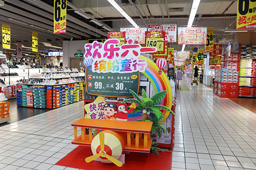4【标题】“六一”即将来临带旺儿童商品销售.JPG