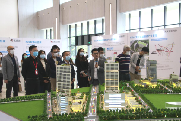 党务工作简报〔2020〕第16期（“党建促司建，双轮驱发展”——东实集团总部第三党支部与广东光大集团党支部联合举办党建交流会）412.png