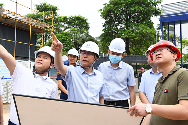 0526凤岗镇党委书记带队开展重大事故隐患排查.jpg