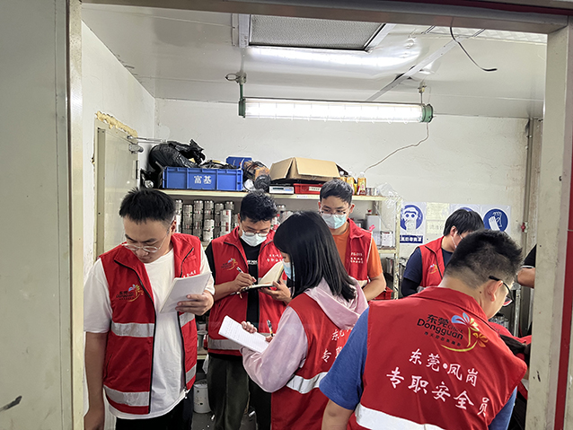 0530安全培训进企业，直插一线查隐患（图3）.jpg
