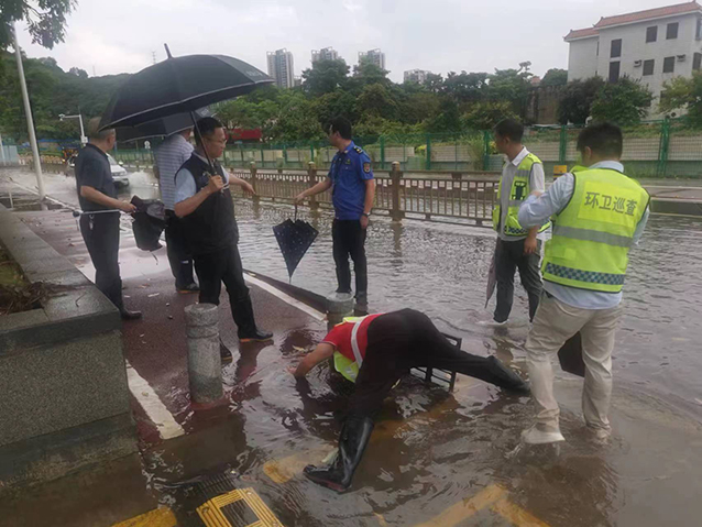 0615  迎战强降雨 全力防内涝 凤岗镇开展“龙舟水”防御和内涝处置工作（图2）.jpg
