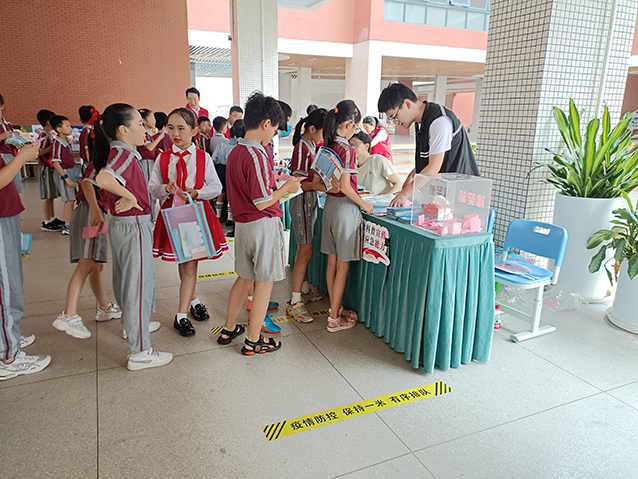0615 凤岗镇举办安全宣传“五进”（进校园）活动（图2）.jpg