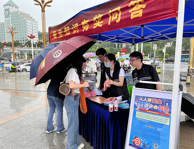 0617凤岗镇举行“亲民”安全宣传咨询日活动（图5） 拷贝.jpg