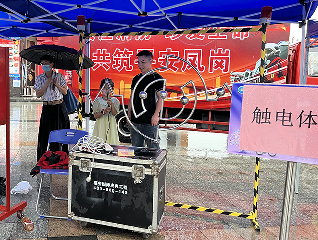 0617凤岗镇举行“亲民”安全宣传咨询日活动（图3） 拷贝.jpg
