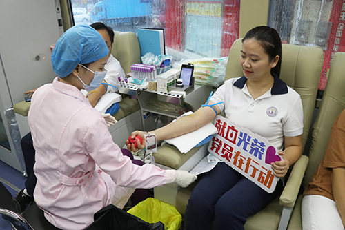 5【标题】无偿献血 让爱传递.JPG