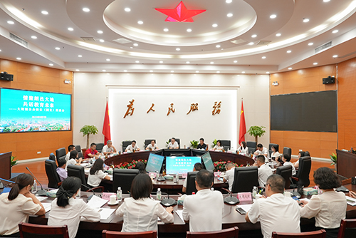 2【标题】情聚朗邑大地 共话教育未来.jpg