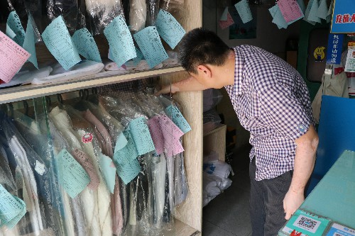 3【标题】天气渐凉干洗店生意火热 (4)~1.jpg