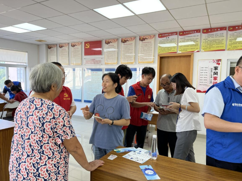 10黄江医保分局开展医保政策和医保电子凭证推广宣传进社区活动（黄江医保工作信息2023年第10期）_2