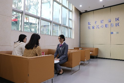 1【标题】大朗“莞家代办”帮助企业“开挂” (10)~1.jpg