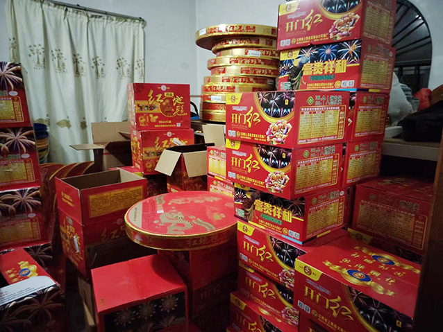 0129严查严管！凤岗镇查获一起非法储存烟花爆竹案件2.jpg