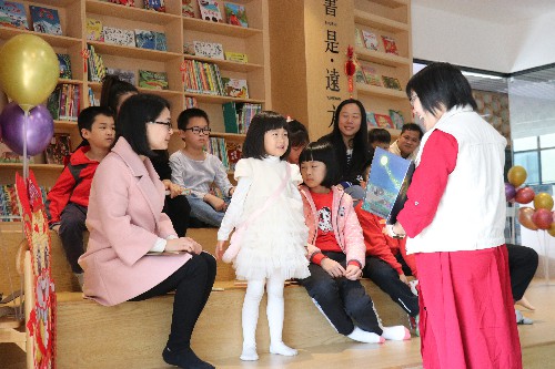 2【标题】新春“悦”读享幸福 亲子陪伴沐书香 (7)~1.jpg