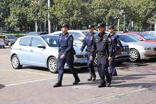 1【标题】大朗公安干警坚守岗位保安全.JPG