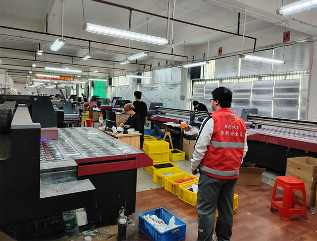 0213群众过节我在岗 凤岗应急管理分局持续抓好春节期间安全防范工作（2） 拷贝.jpg