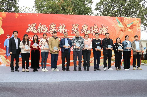 5.大朗表彰46户“星级文明户”家庭 (5)~1.jpg
