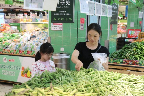 1【标题】清明节小长假各大商场购销两旺 (5)~1.jpg
