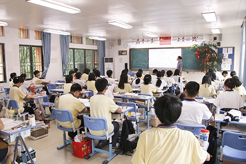 3【标题】高三学子积极冲刺高考.JPG