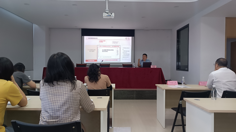 5万江医保分局工作信息（医保政策进基层__服务到家暖民心——万江医保分局开展2024年“医保政策进基层”宣讲活动）.doc_2