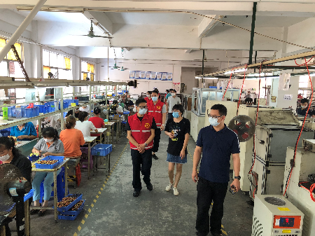谢岗医疗保障分局党支部开展“党建引领，推动常态化疫情防控”主题党日活动 (1).jpg
