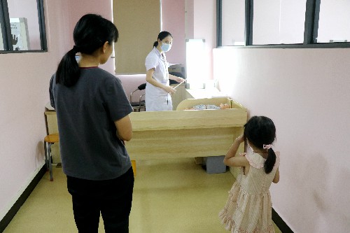 3【标题】8月下旬将迎来幼儿入园体检高峰 (1)~1.jpg