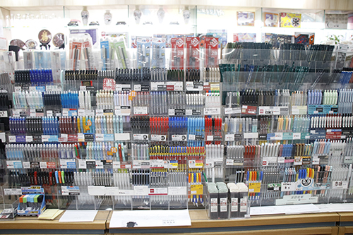 3【标题】“开学经济”升温 文具用品热销.JPG