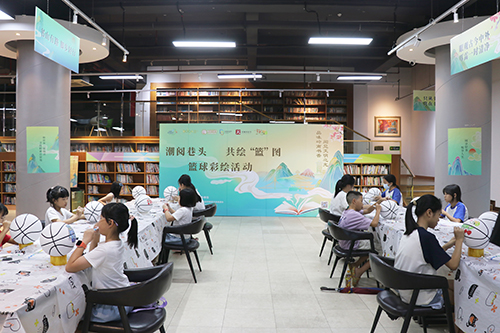 2【标题】“潮阅巷头 共绘‘篮’图”.JPG