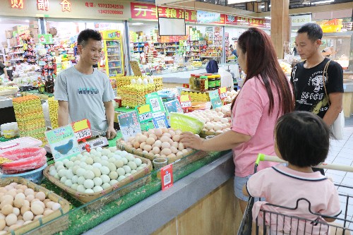 4【标题】临近中秋鸡蛋价格上涨 (4)~1.jpg