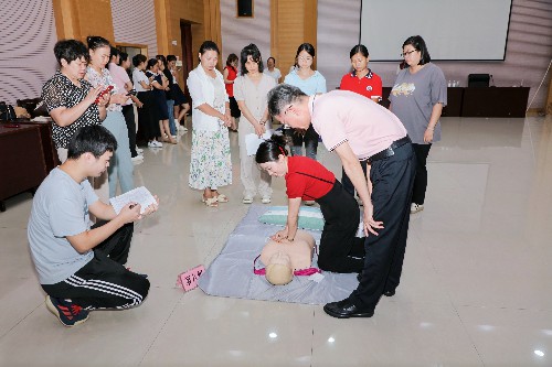 1【标题】大朗举行“心电一张网”急救技能培训班 (13)~1.jpg
