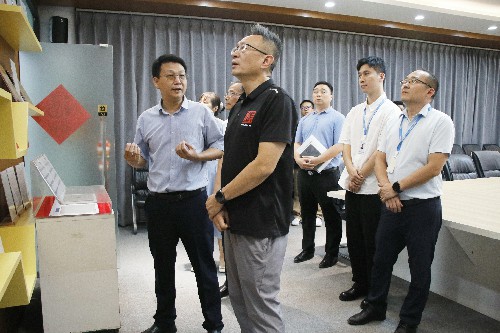 1.镇领导率队到企业调研 (2)~1.jpg