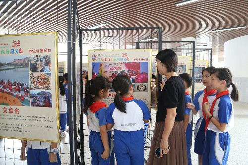2【标题】东莞非遗项目图文巡展走进大朗宏育小学 (7)~1.jpg