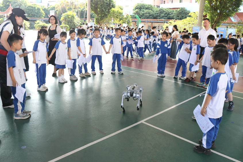 3【标题】2024年东莞市中小学科创教育培训及科普展示系列活动成功举办 (1)~1.jpg