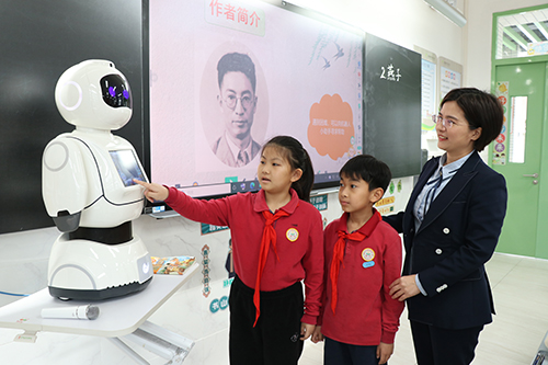 1【标题】科技助力教育变革：黄草朗小学 AI 授课激活课堂新活力.JPG
