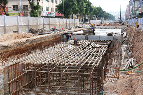 1【标题】富华南路内涝整治工程有序推进中.JPG