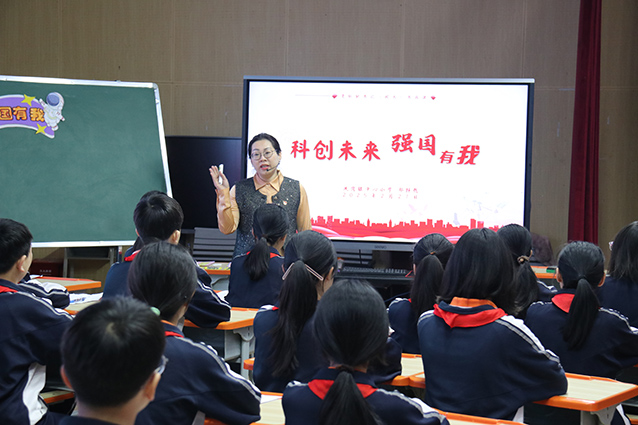 中心小学邓静想.JPG