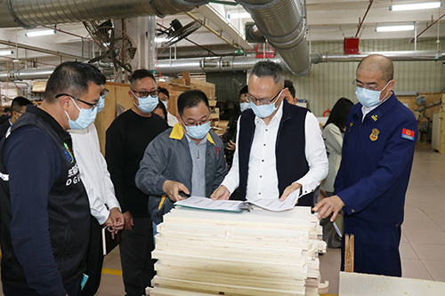 1【标题】镇领导率队开展安全生产和消防安全检查.JPG