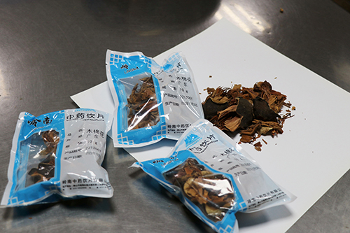3【标题】木棉花汤药物价值高 食用需谨慎.JPG