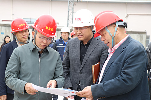 1【标题】镇领导督导重大项目进度.JPG