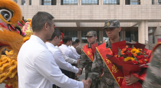 厚街：欢送一批优秀青年踏上军旅征程.jpg