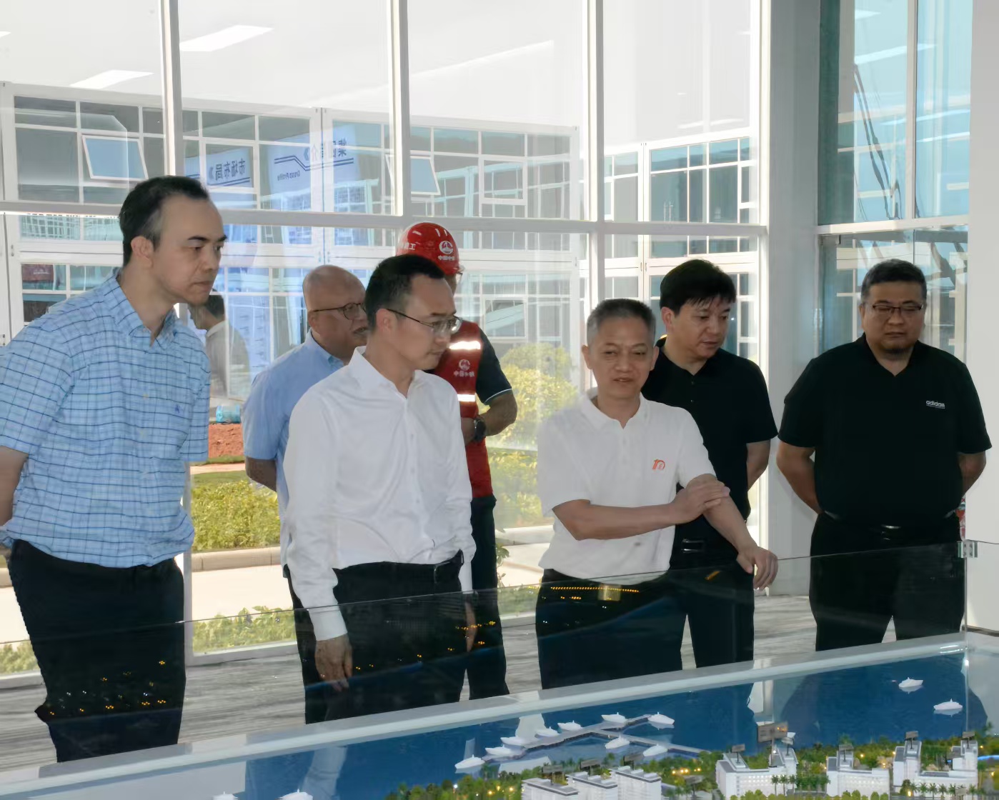 0409现场督导大湾区大学（滨海湾校区）项目建设工作.jpg