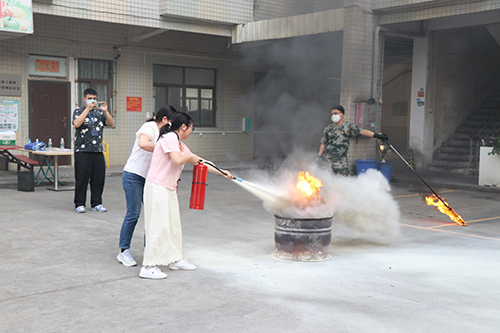 1【标题】“五一”节前消防宣传 企业消防演练防患于未“燃”.JPG