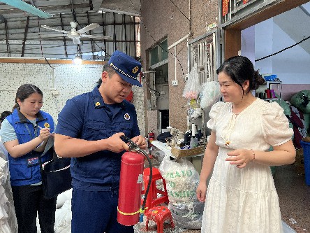 2【标题】大朗：加强“五一”节前消防安全检查 (9)~1.jpg
