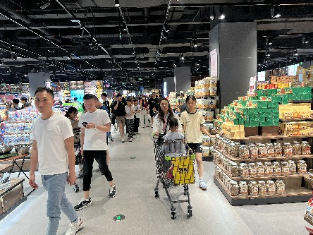 1【标题】“五一”假期各大超市购销两旺 (7)~1.jpg