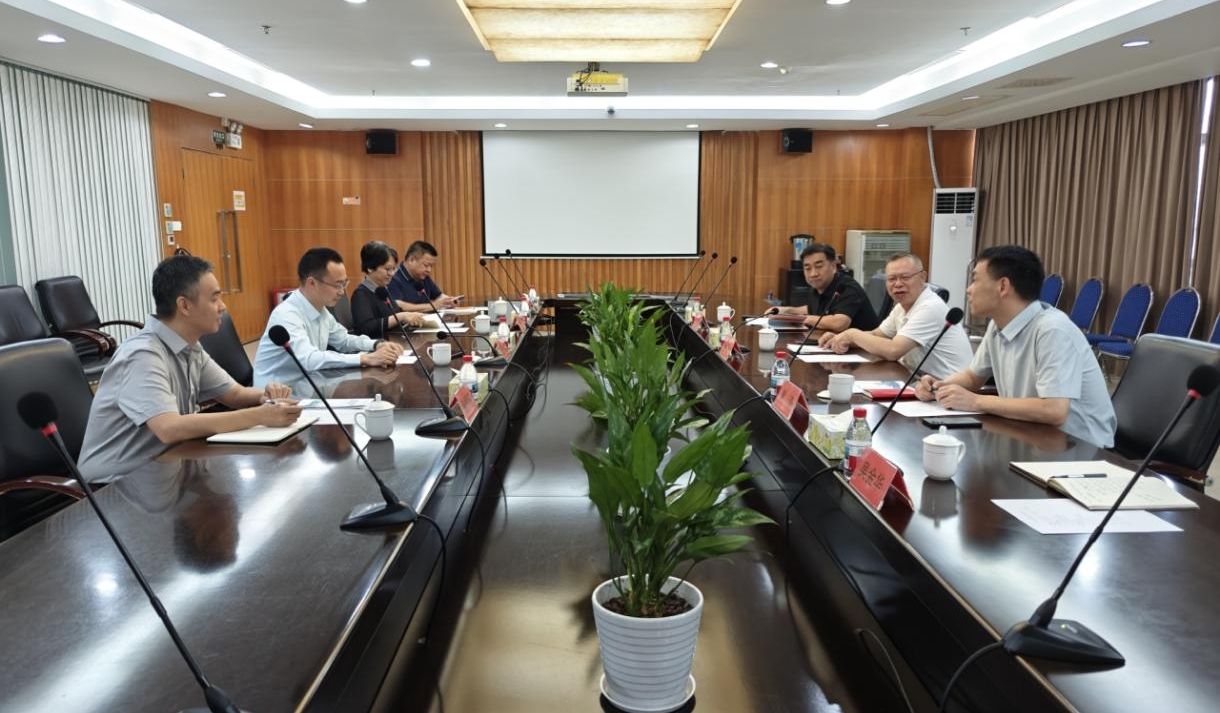 与东莞日报交流座谈.jpg