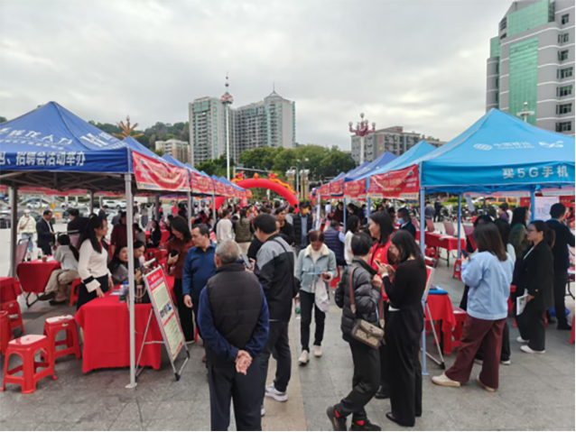 简讯：春风送岗促就业精准服务暖民心——凤岗镇举行2025年春风行动暨“南粤春暖”招聘活动470.png