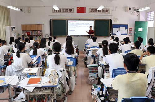 3【标题】高三学子积极冲刺高考.JPG
