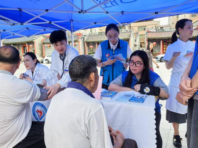 医医协同打造“问诊到报销”全链条服务.docx_1
