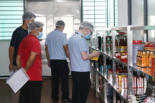 1【标题】加强食品安全监管 护航中考考生饮食健康.JPG
