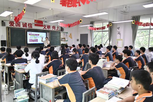 初三学生上课（压缩）_结果.jpg
