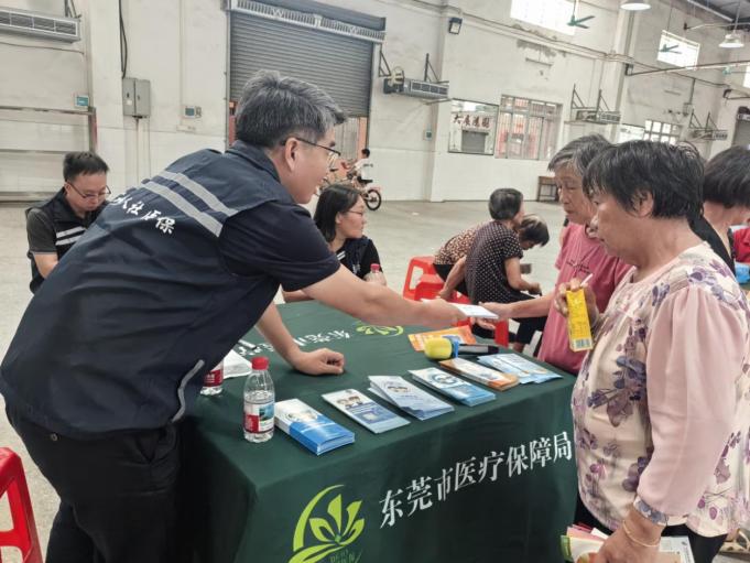 高埗医保分局信息简报2025年第4期（高埗医保分局送服务进基层_医保健康双护航暖民心）.docx_5