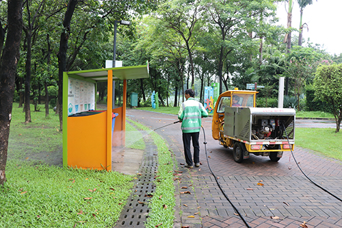 2【标题】荔香湿地公园加强灭蚊工作 守护市民游园健康.JPG